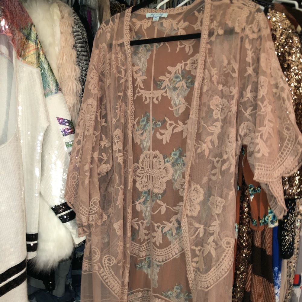 LAST CHANCE⚠️Knee length Lace taupe kimono